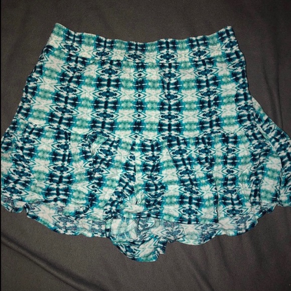 Loose and flowy shorts - Picture 1 of 3